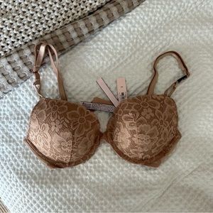 NWT Victorias Secret Demi Bra